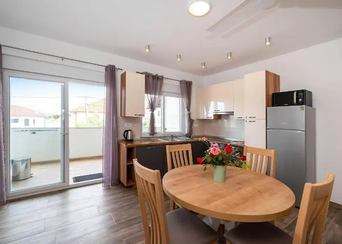 With Parking Space - 25204 זאדאר