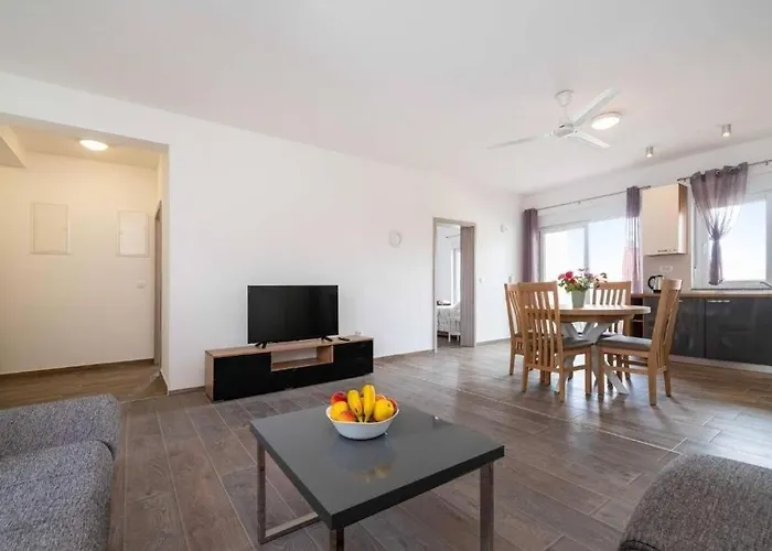 Appartamento With Parking Space - 25204 Zara
