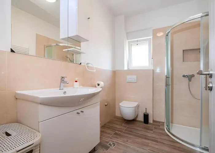 With Parking Space - 25204 זאדאר